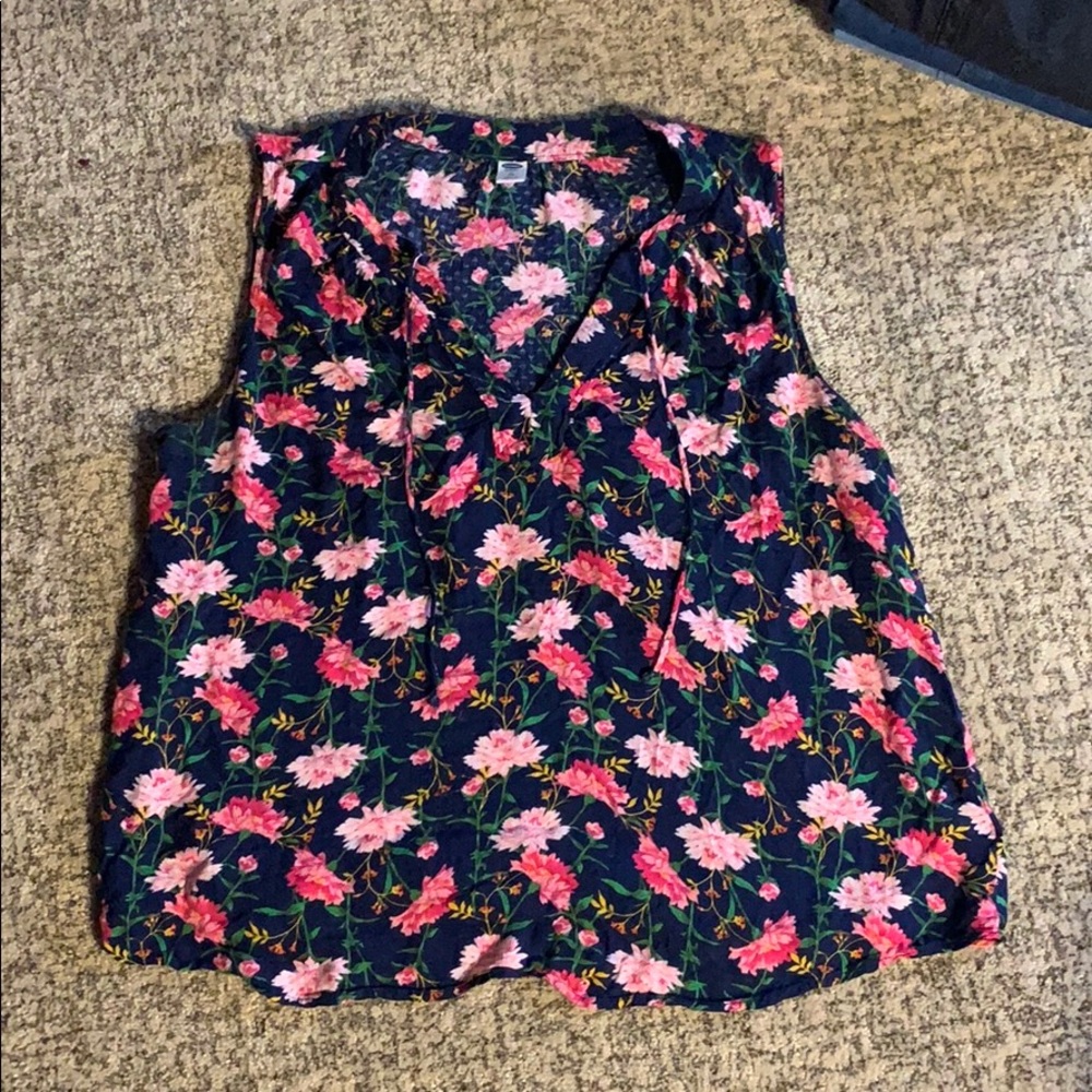 Old Navy Sleeveless dress shirt